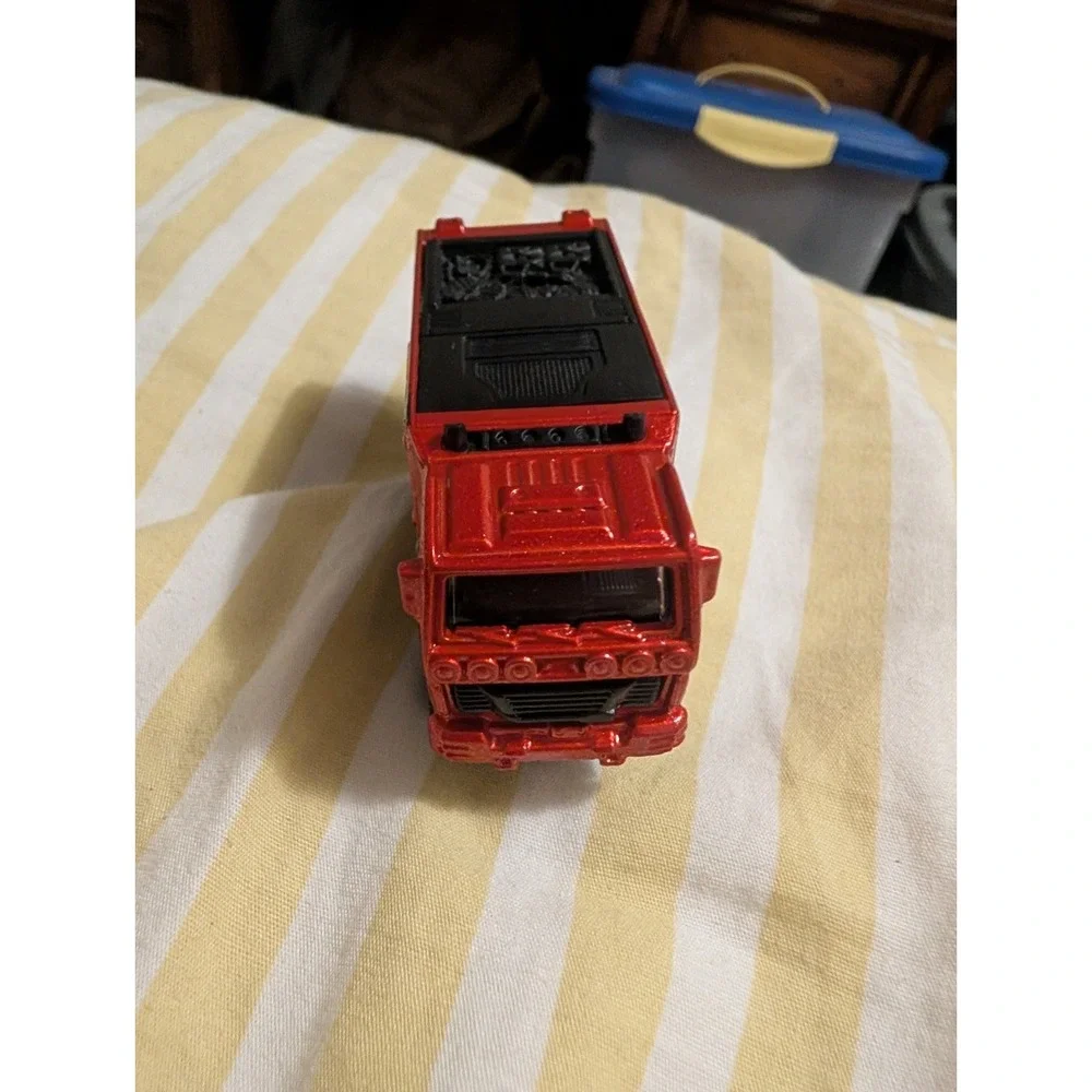 Matchbox Desert Thunder V16 2014 Red Silver Diecast Truck MB928 1:64 Scale